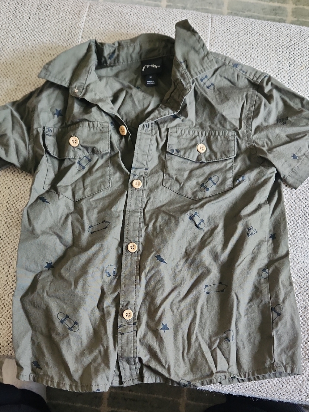 art class Olive Short-Sleeve Button-Down Shirt with Navy Skate Motifs